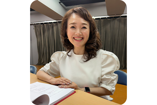 青野鏡子役　入絵加奈子